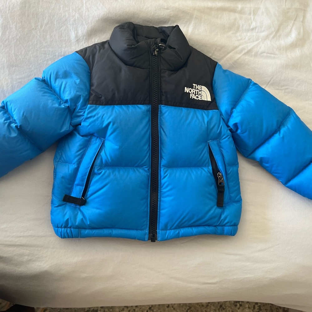 North Face Toddler puffer Jacket 2T. Barely used in great condition.